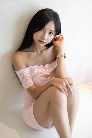 成人美女摇乱后入式内射视频