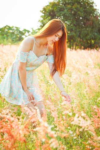 《丰满的女邻居》