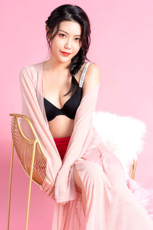 黑色双开真丝旗袍下身怎么弄