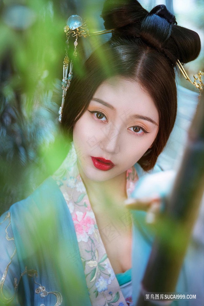 年轻的女邻居8